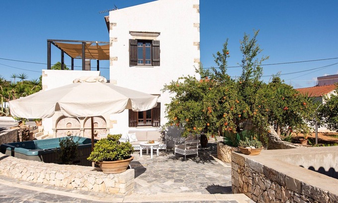 Sternes Villa | Lovely property in village near the best beaches.