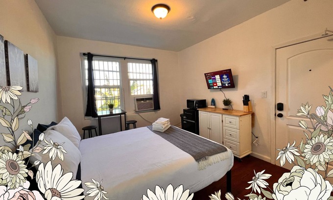 Westlake Apartment | Lovely Queen Studio for 2!