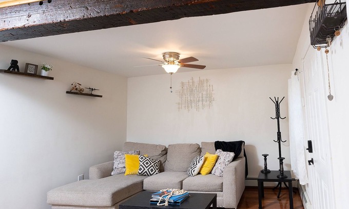 Cohoes House | Lovely, quiet 2 bed 1 bath home