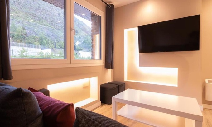 Soldeu Apartment | Lovely quiet apartment walking distance ski runs - HUT1-OO5333