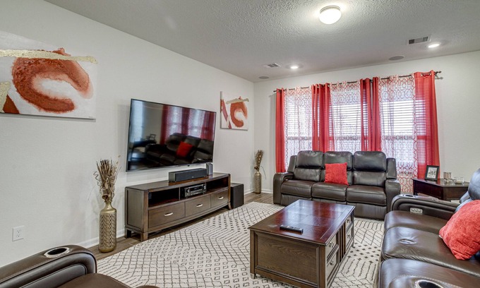 Clodine House | Lovely Richmond Home w/Outdoor Kitchen & Grill!