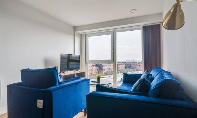 Leeds Apartment | Lovely Riverside 2 Bed Apartment