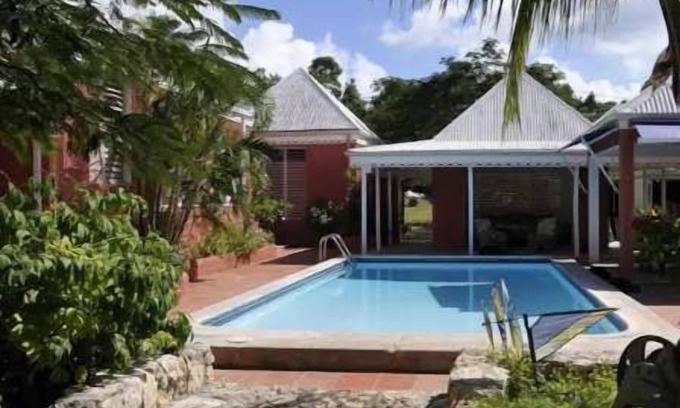 Les Terres Basses Cottage | Lovely, romantic cottage in safe Terres Basses tucked away in private setting.