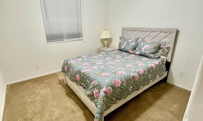 Hesperia House | Lovely Room in Hesperia Close to Highway 1