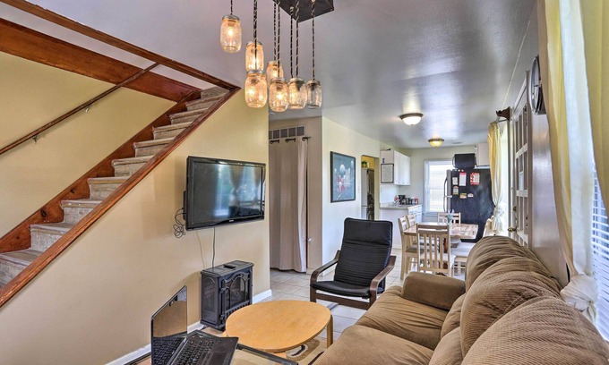 Royal Oak Apartment | Lovely Royal Oak Unit < 10 Min to Vibrant Downtown