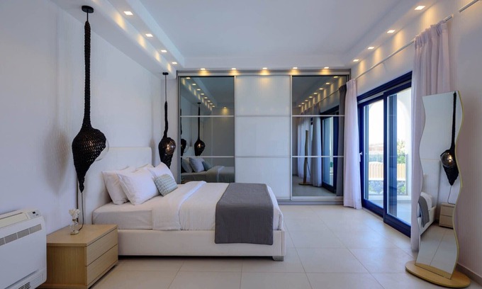 Exo Gialos Villa | Lovely Santorini Villa | 3 Bedrooms | Aria Villa | Private Pool & Close to.