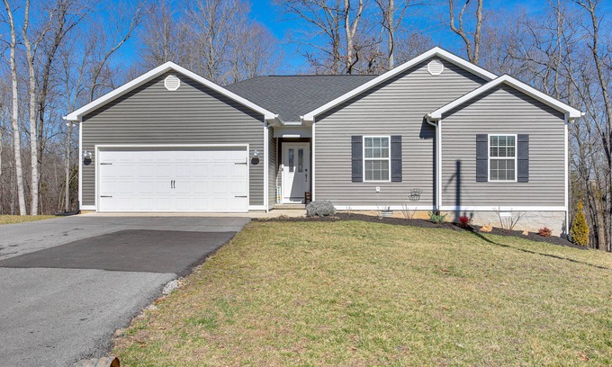 Halfway House | Lovely Scottsville Home, Minutes to Bowling Green