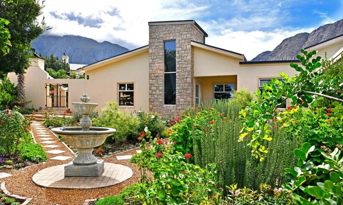 Franschhoek House | Lovely self-catering home, in quiet area, 10 minutes walk to restaurants no01