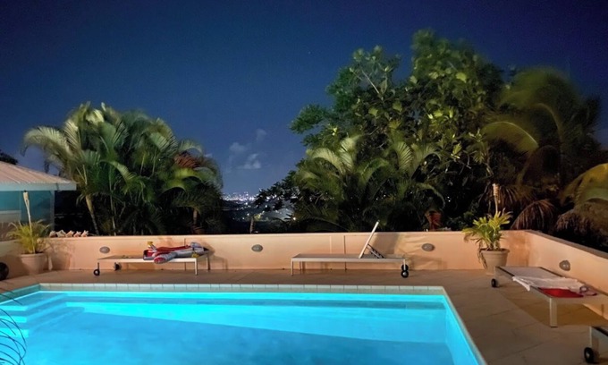 Buckleys Village Apartment | Lovely Self Contained One Bedroom Condo with Pool in the centre of Antigua