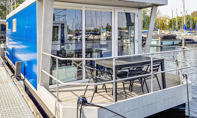 Naarderbos Boat Rental | Lovely ship in Naarden with lake view