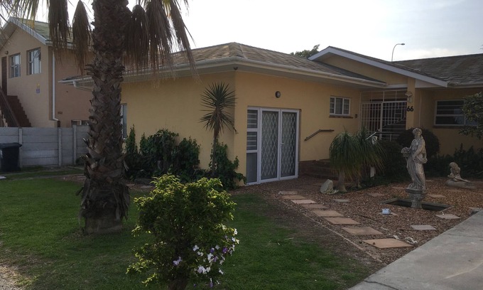 Parow North Apartment | Lovely Single Room Apartment with separate Kitchen and Bathroom