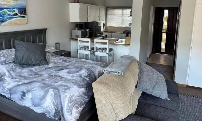 Gonubie Apartment | Lovely single unit with secure parking