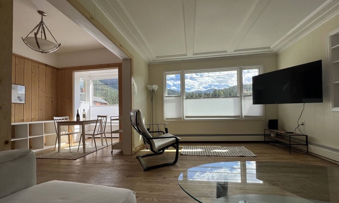 Idaho Springs House | Lovely, Spacious 1 Bedroom - Awesome VIEWS, LIGHT