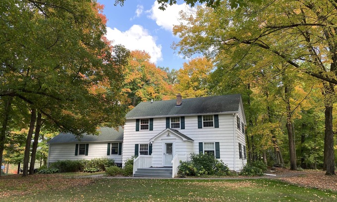 Taylors Falls House | Lovely spacious 6 BR home in St. Croix River valley