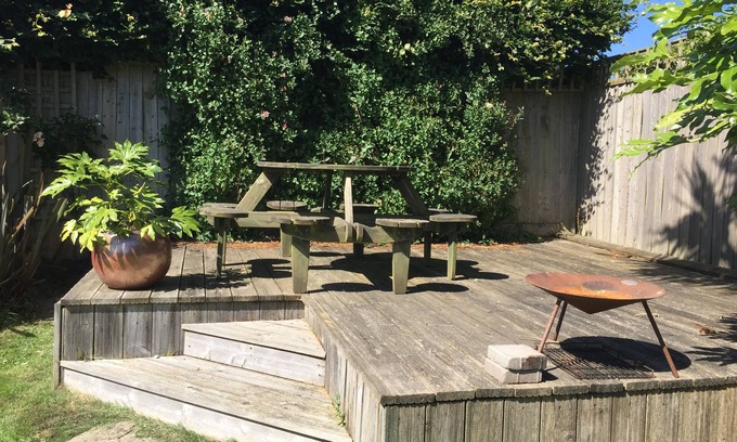 Kingsbridge House | Lovely spacious family and pet friendly home with fabulous views and parking
