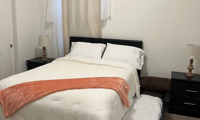 Rio Rancho House | Lovely spacious home, king size bed, fast speed Wi-Fi, large TVs in all rooms