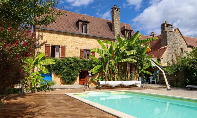 Domme Cottage | Lovely stone cottage set on the remparts of the village of Domme.