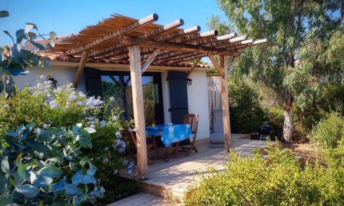 Lecci House | 💚 lovely Studio with garden🌿, heated pool 🌞 Beach 3' away 🏖️
