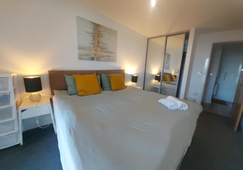 Sheffield City Centre Apartment | Lovely Stylish 2 bedroom serviced apartment in Sheffield FREE WiFi