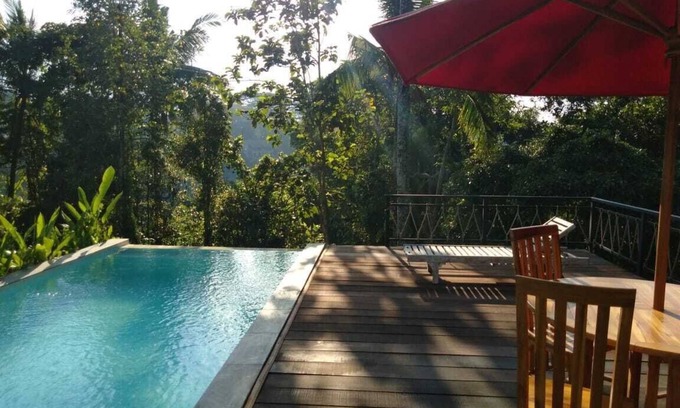 Bongkasa Pertiwi Villa | Lovely Sunrise with beds room and pool and Amazing view and surround