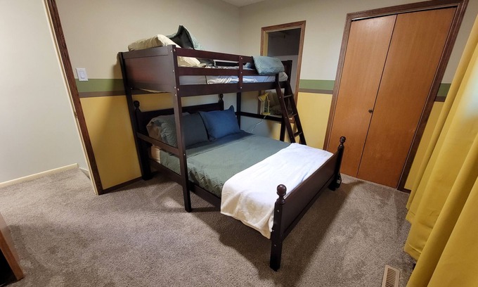 Lethbridge County Other | Lovely Three Bedroom Farmhouse between Lethbridge and Coaldale