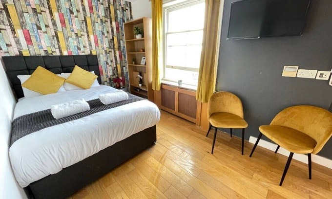 Colville Apartment | Lovely Top Floor Studio Portobello road