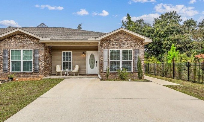Ferry Pass House | Lovely Townhome in Pensacola - Cozy & Modern Retreat