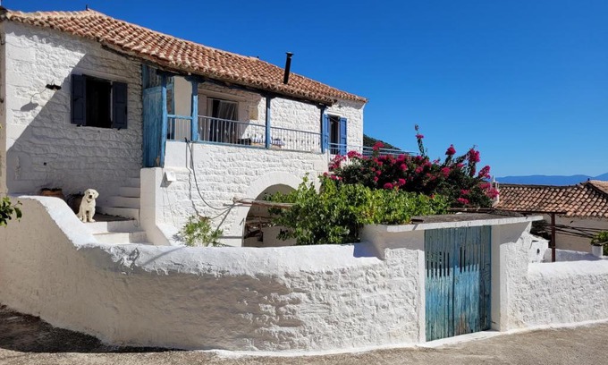 Livadi House | Lovely traditionnal house with sea view