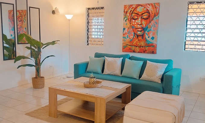 Christie House | Lovely tropical home with breezy patio