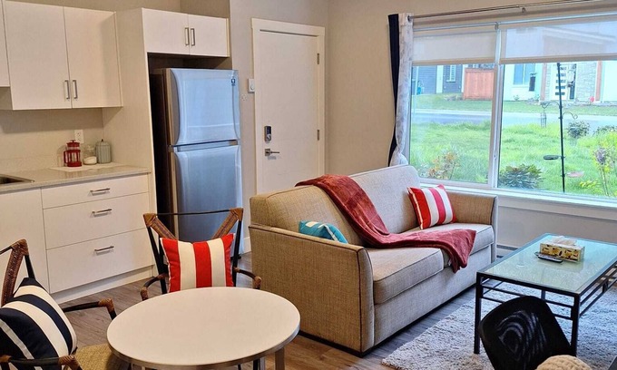 Langford House | Lovely Two Bedroom Space with A/C - Sleeps 8.nComplimentary Treats!