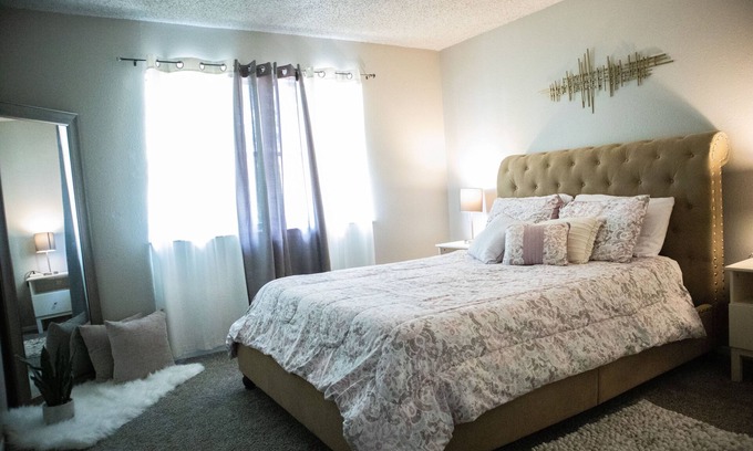 Mahncke Park Apartment | Lovely two-bedroom getaway near Fort Sam Houston