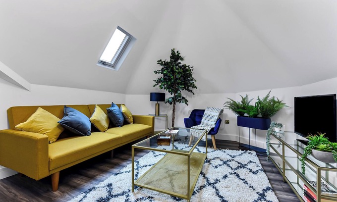 Crouch End Apartment | Lovely Two Bedroom with Ensuite Bathrooms