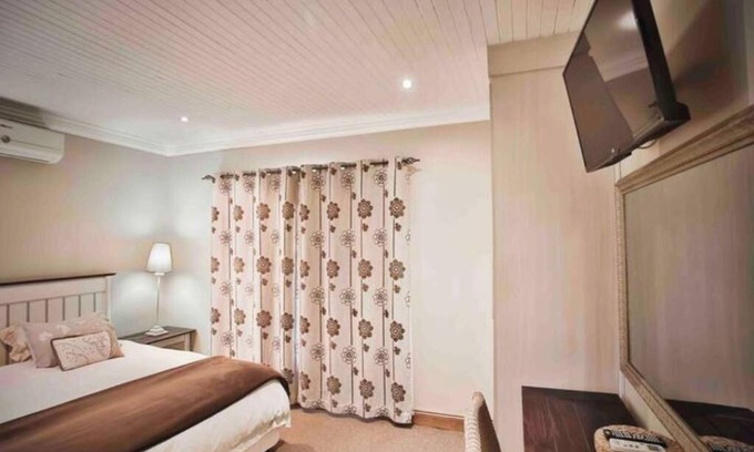 Centurion Cottage | Lovely Two Bedroom Cottage No Loadshedding