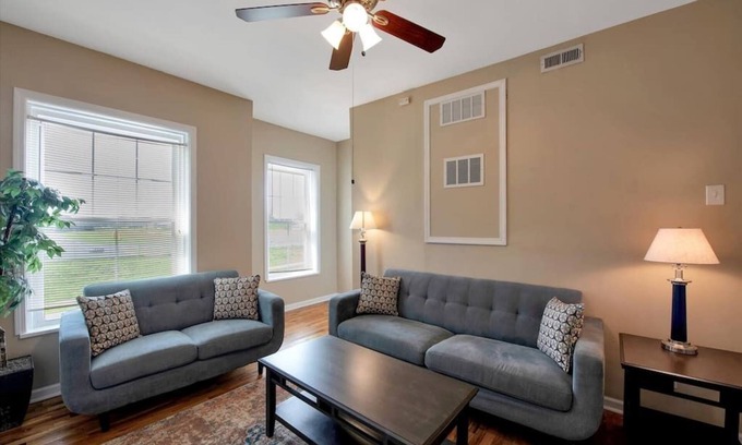 Southwest Garden Hotel | Lovely Unit in Historic SW Garden - 3 Queen beds