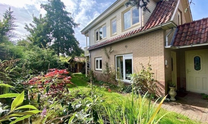 Bergen House | Lovely vacation home in Bergen with a beautiful garden in a quiet location. Welcome!