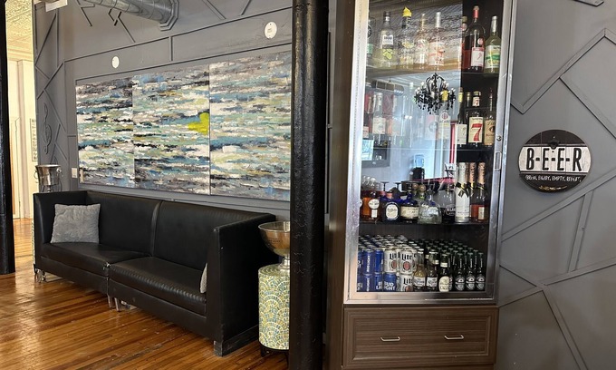 Finesville House | Lovely Very spacious loft Event spaces minutes from downtown easton.