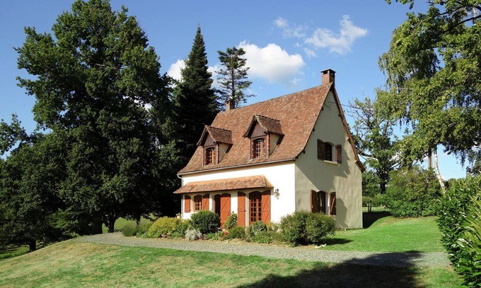 La Coquille Villa | Lovely Villa in La Coquille with Swimming Pool