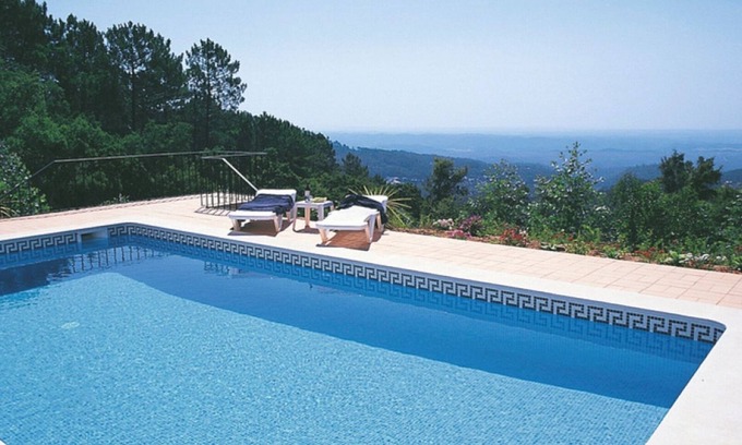 Monchique House | Lovely Villa, perfect for a relaxing vacation, with pool and view to the coast.