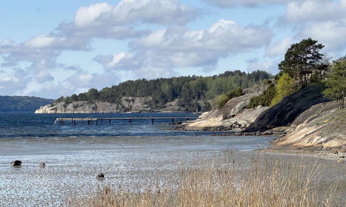 Uddevalla Municipality House | Lovely villa with a view of the Byfjorden and Uddevalla | SE09061