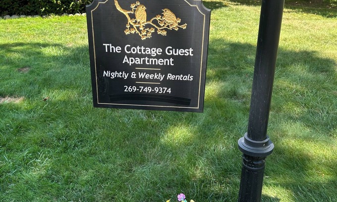 Olivet Apartment | Lovely Vintage B&B Charm! Close to Marshall, Charlotte & 5 min from I-69