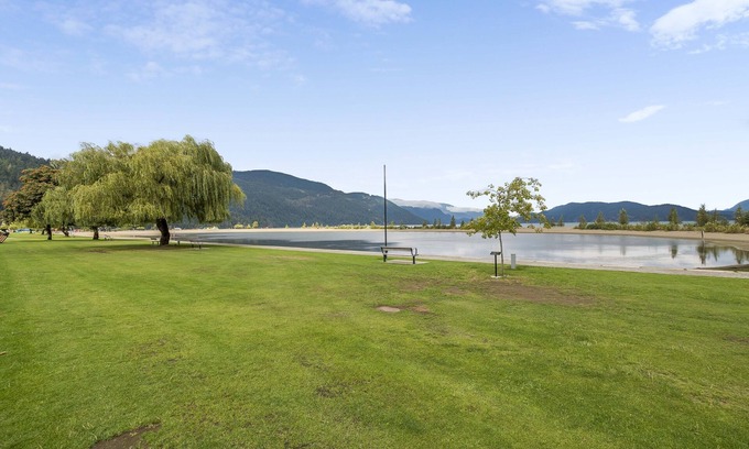 Harrison Hot Springs Apartment | Lovely waterfront studio with balcony.