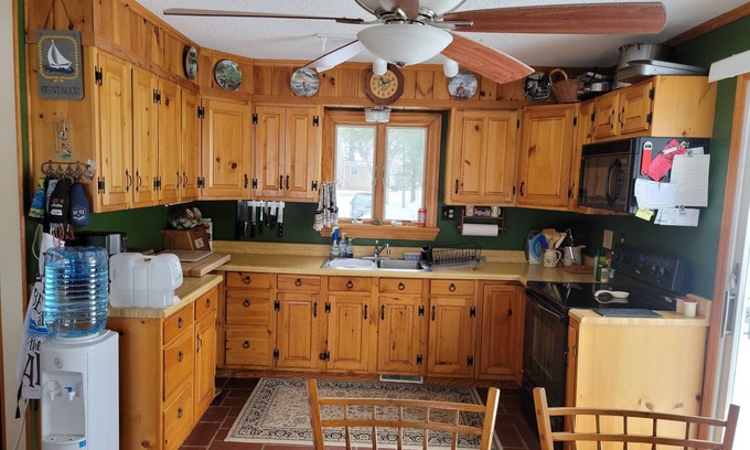 Poultney Cottage | Lovely Waterfront Cottage on Lake St. Catherine