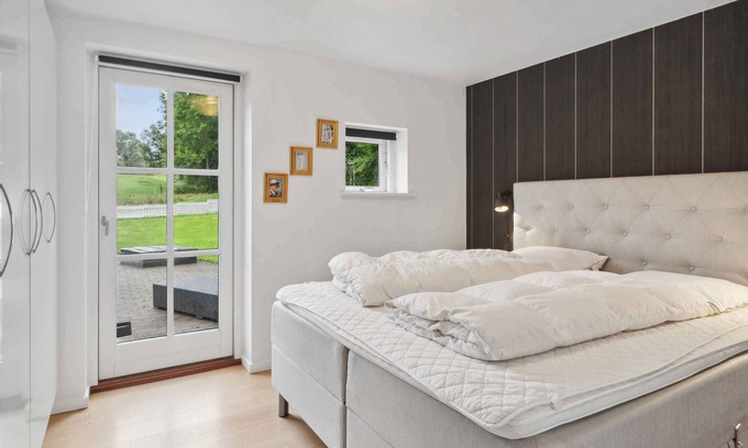 Juelsminde House | Lovely well-appointed summer house with hot tub
