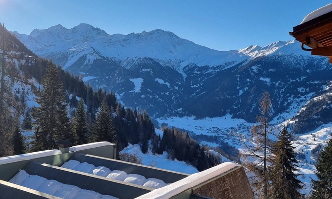 Verbier Condo | LOVErbier central apartment with 2 bedrooms, kitchen, pool, views