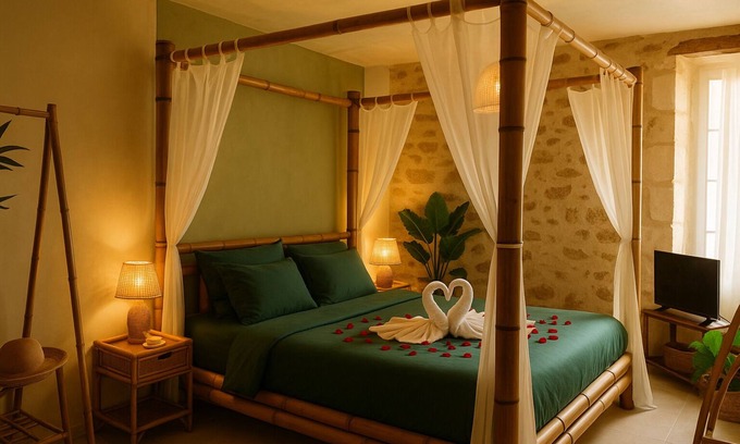 Cour-Cheverny Apartment | LoveRoom in Bali, relaxing and romantic. Close to castles