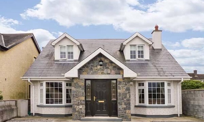 Kilkenny Cottage | LOVERS' LODGE, pet friendly in Kilkenny, County Kilkenny