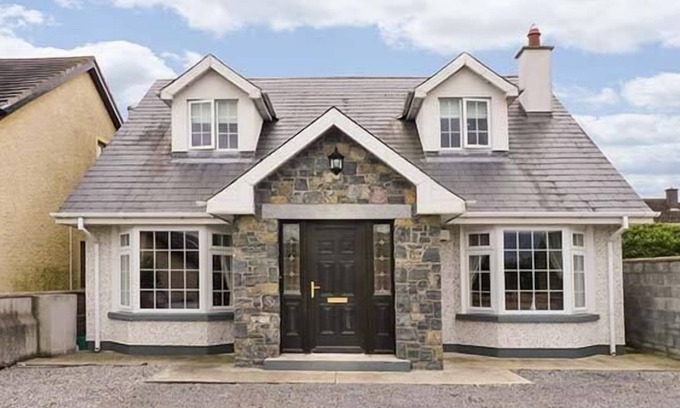 Kilkenny Cottage | LOVERS' LODGE, pet friendly in Kilkenny, County Kilkenny