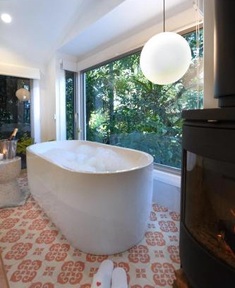 Montville Cabin | Lovestone Cottages Montville