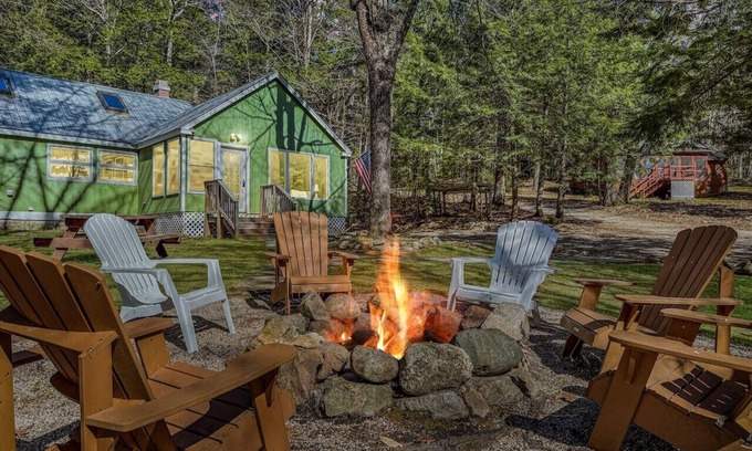 Fryeburg Cabin | Lovewell Lodge | Cozy Cabin w/Firepit and Kayaks