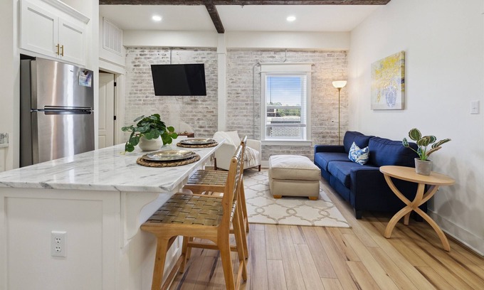 Laurel Apartment | Loving Loft Suite, Laurel, Coffee Bar, Walkable